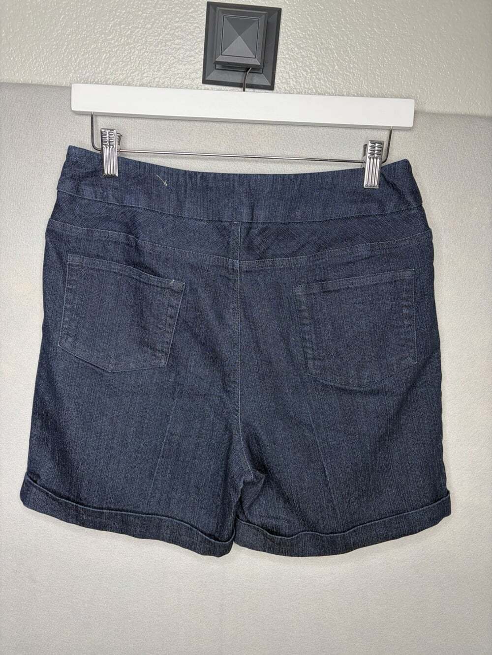 Soft Surroundings 6" super stretch shorts size medium Dark wash denim pull on - Picture 2 of 4